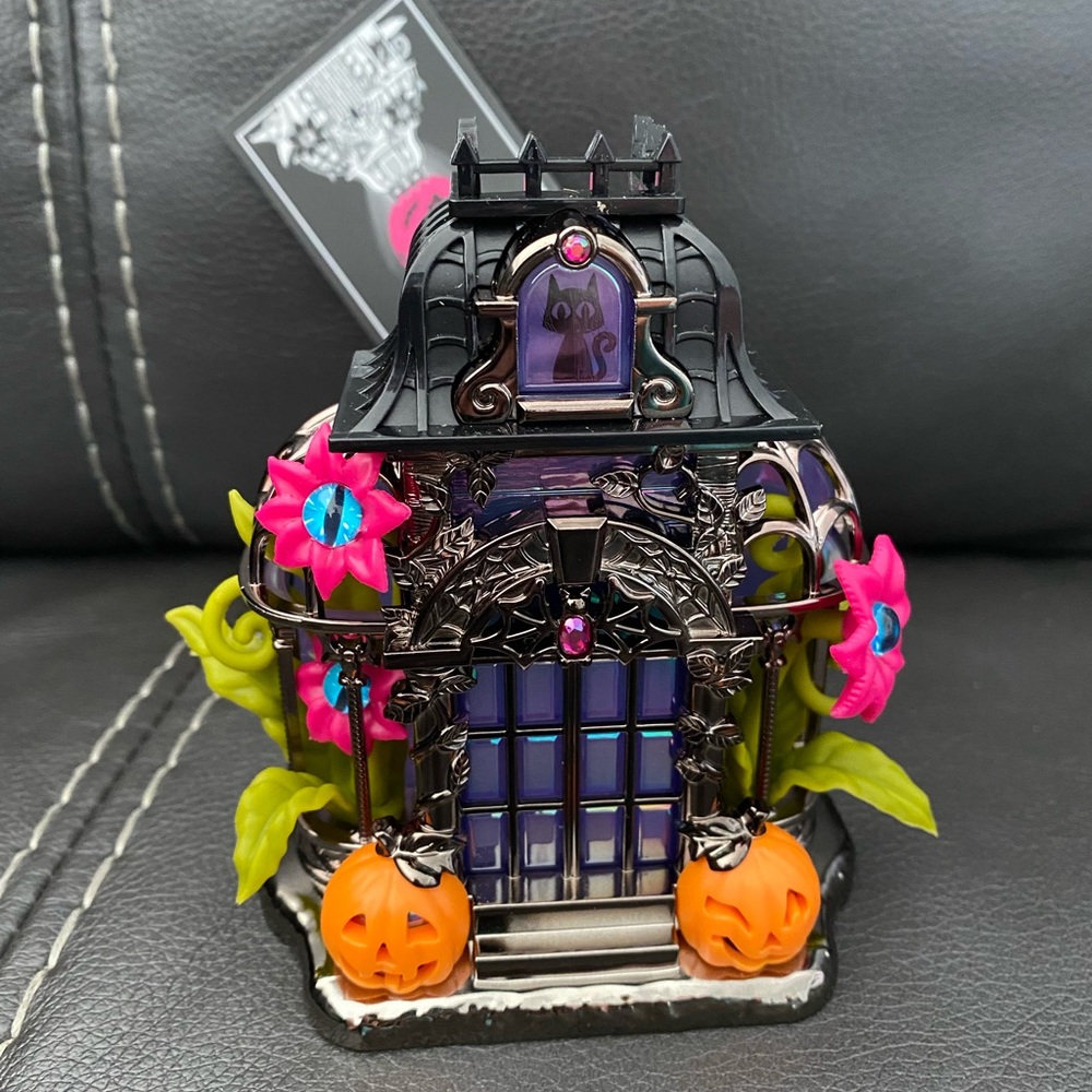 Bath and body works haunted house wallflower